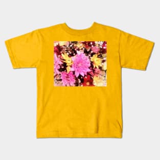 Bouquet with a pink flower in the middle. Kids T-Shirt